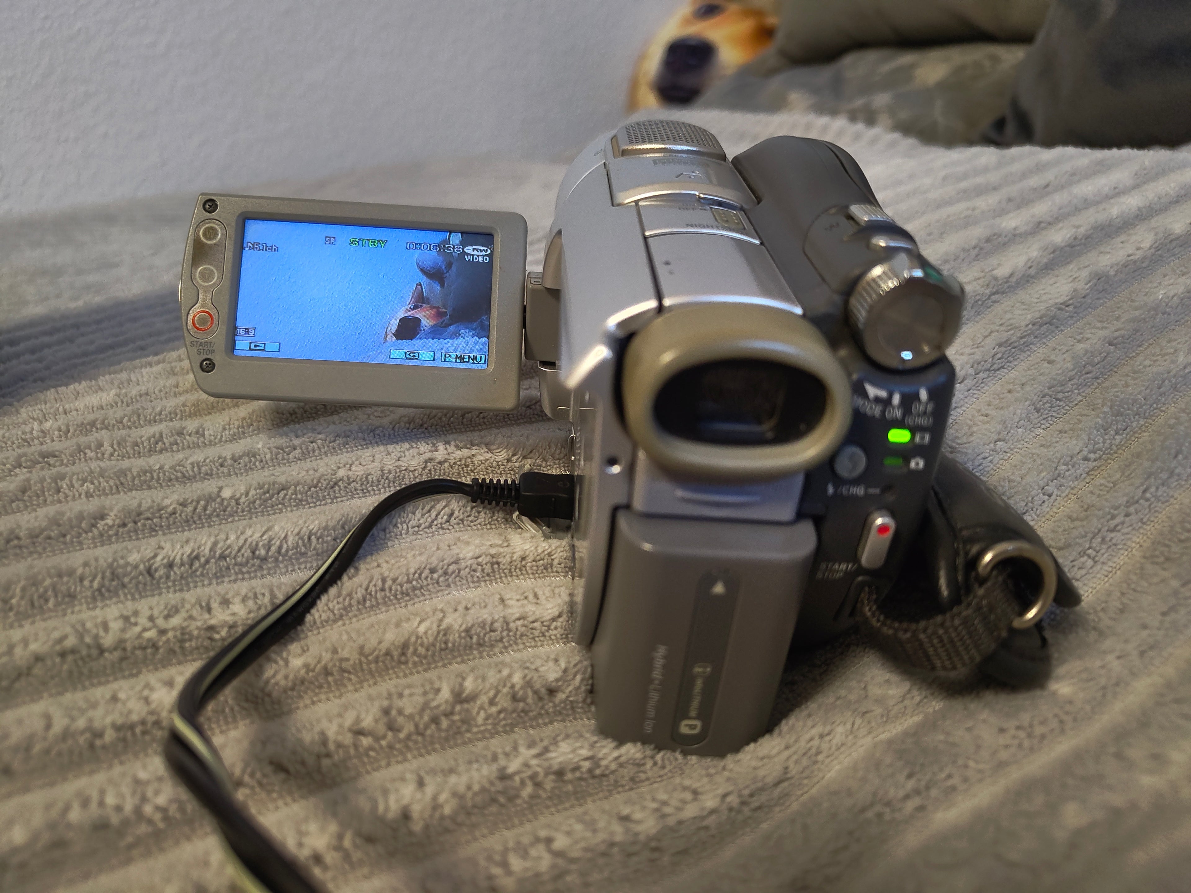 📸 Sony Handycam DCR-DVD404E – The ultimate Y2K &amp; 2016 retro vibe 📼