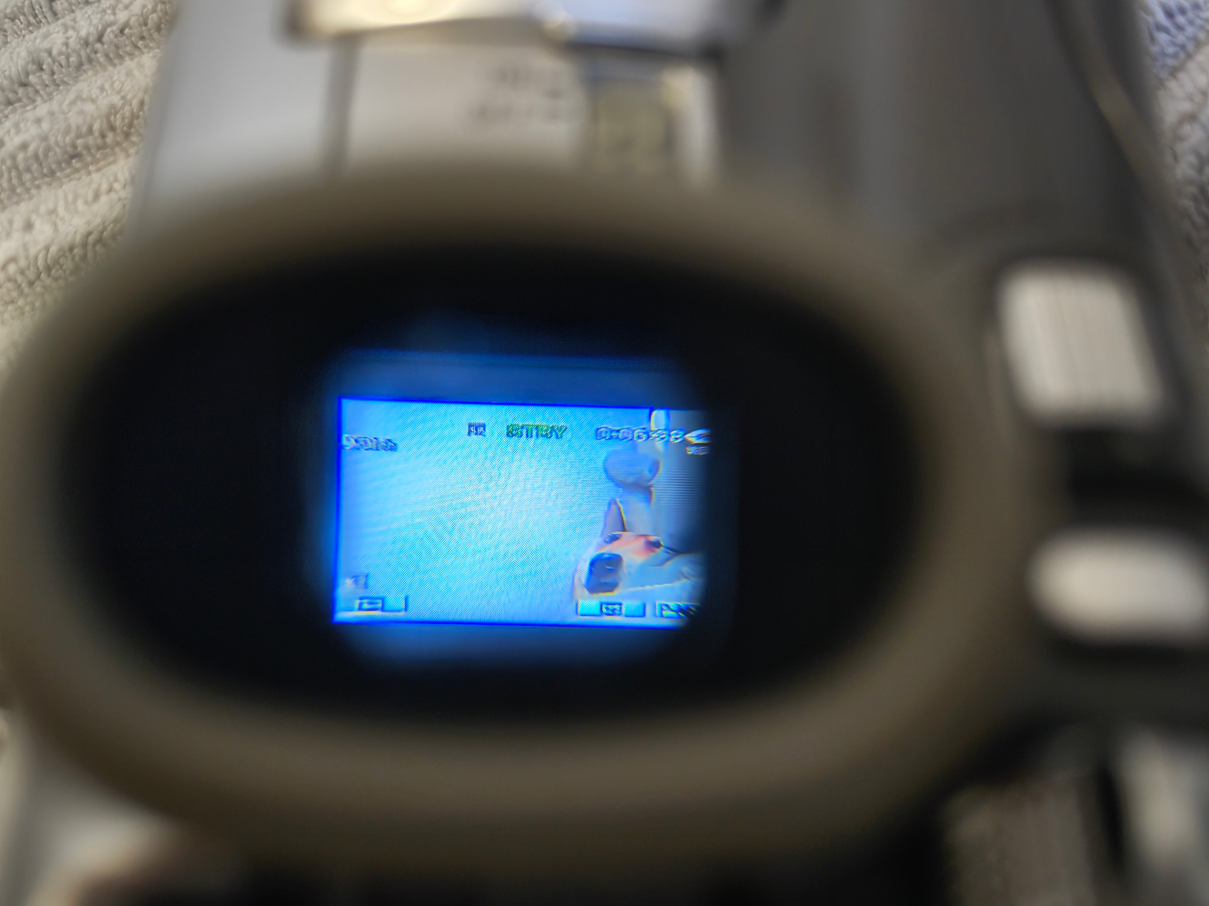 📸 Sony Handycam DCR-DVD404E – The ultimate Y2K &amp; 2016 retro vibe 📼